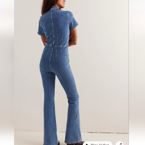Free People We The Free Jayde Denim Flare Jumpsuit In Sunburst Blue Size L - Picture 2 of 12